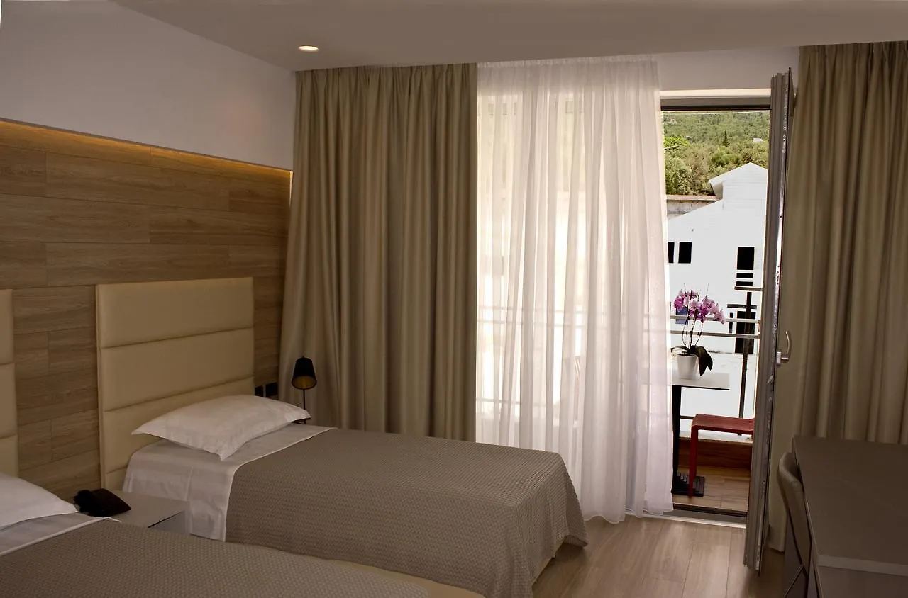 Hotel Morina Palace Dhërmi 5*,  Albanien